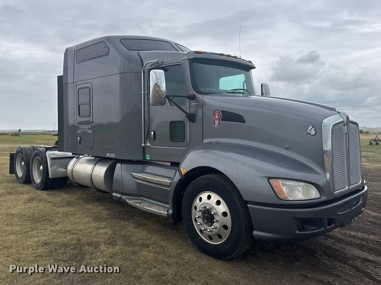 image for item FB7331 2014 Kenworth T660 semi truck