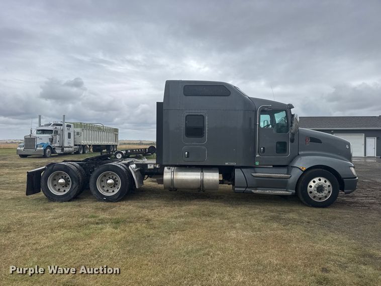image for item FB7331 2014 Kenworth T660 semi truck