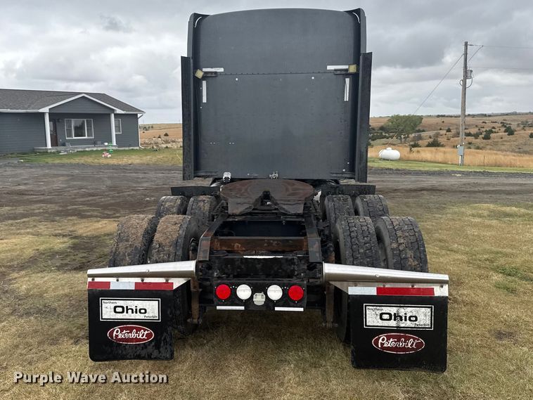 image for item FB7331 2014 Kenworth T660 semi truck