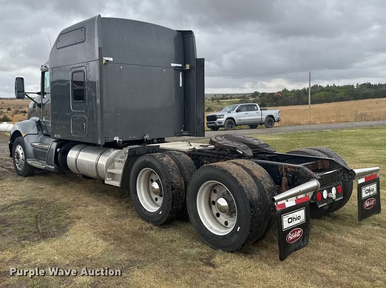 image for item FB7331 2014 Kenworth T660 semi truck