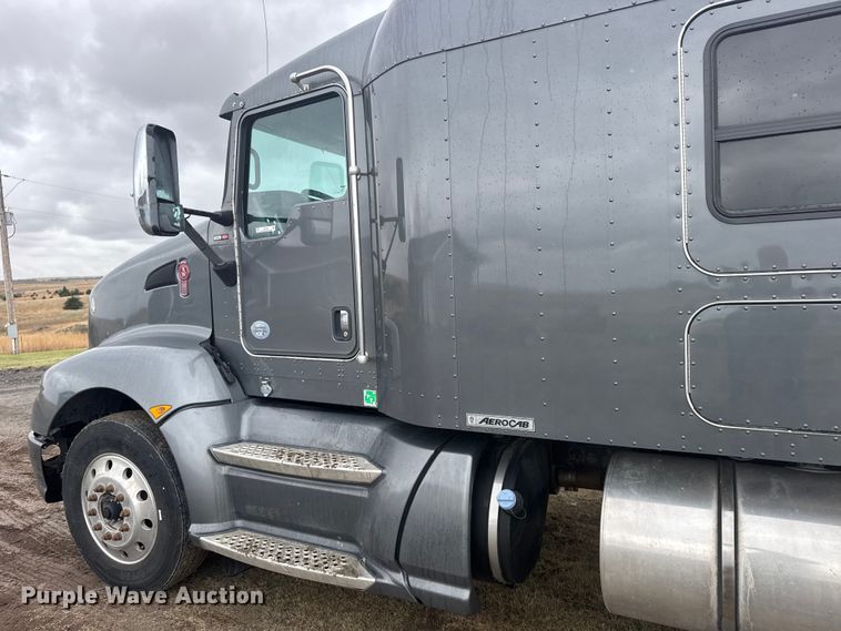 image for item FB7331 2014 Kenworth T660 semi truck