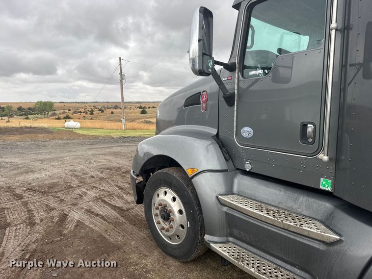 image for item FB7331 2014 Kenworth T660 semi truck