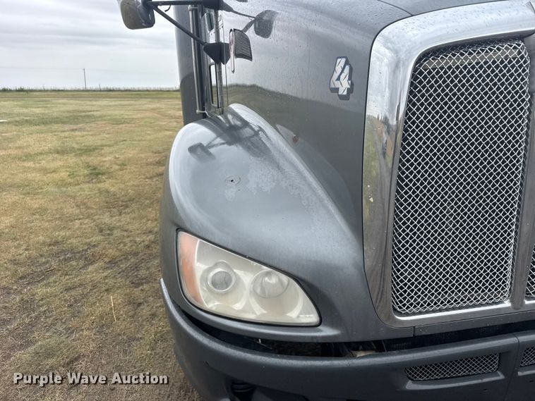 image for item FB7331 2014 Kenworth T660 semi truck