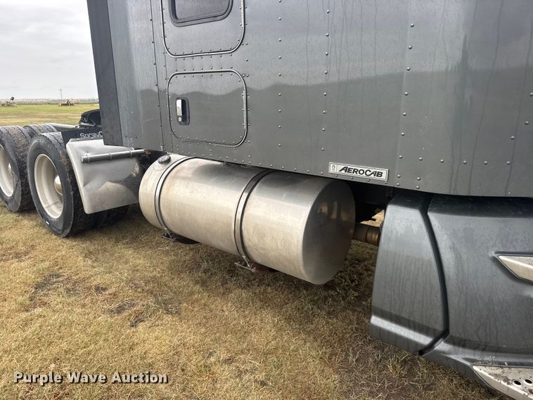 image for item FB7331 2014 Kenworth T660 semi truck