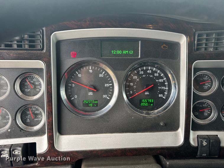 image for item FB7331 2014 Kenworth T660 semi truck