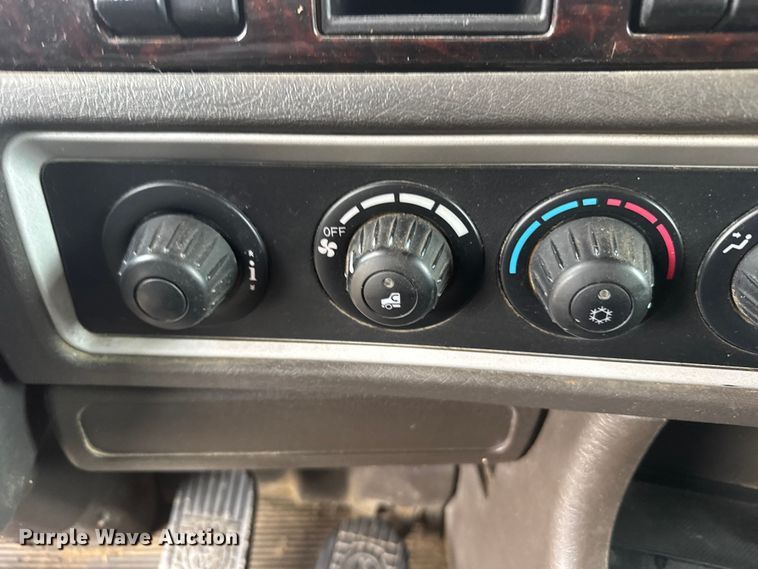 image for item FB7331 2014 Kenworth T660 semi truck