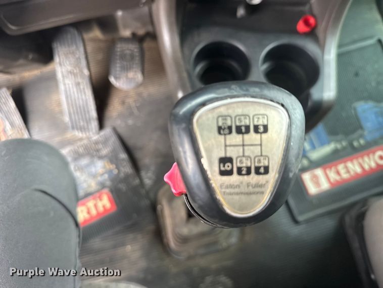 image for item FB7331 2014 Kenworth T660 semi truck