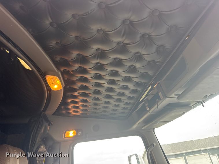 image for item FB7331 2014 Kenworth T660 semi truck