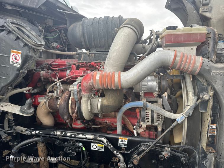 image for item FB7331 2014 Kenworth T660 semi truck