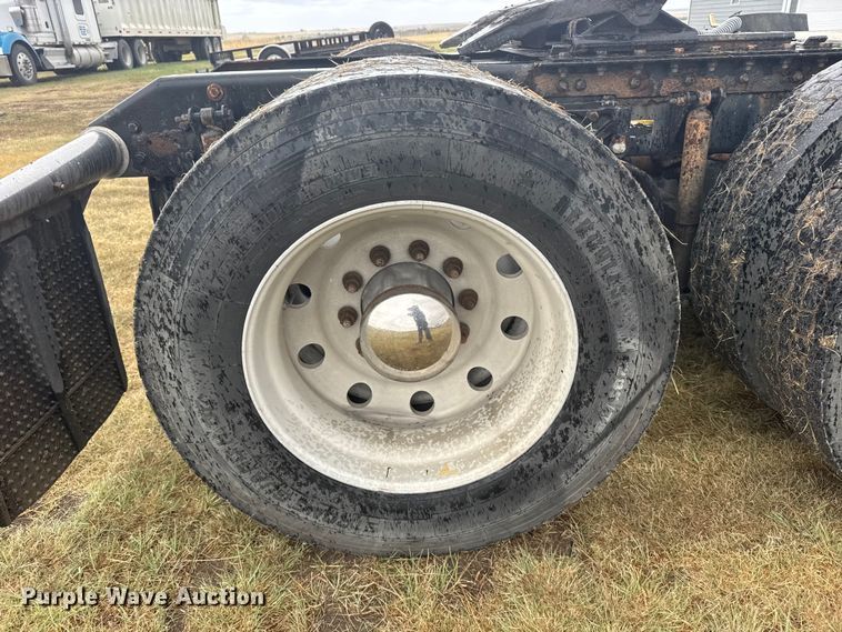 image for item FB7331 2014 Kenworth T660 semi truck