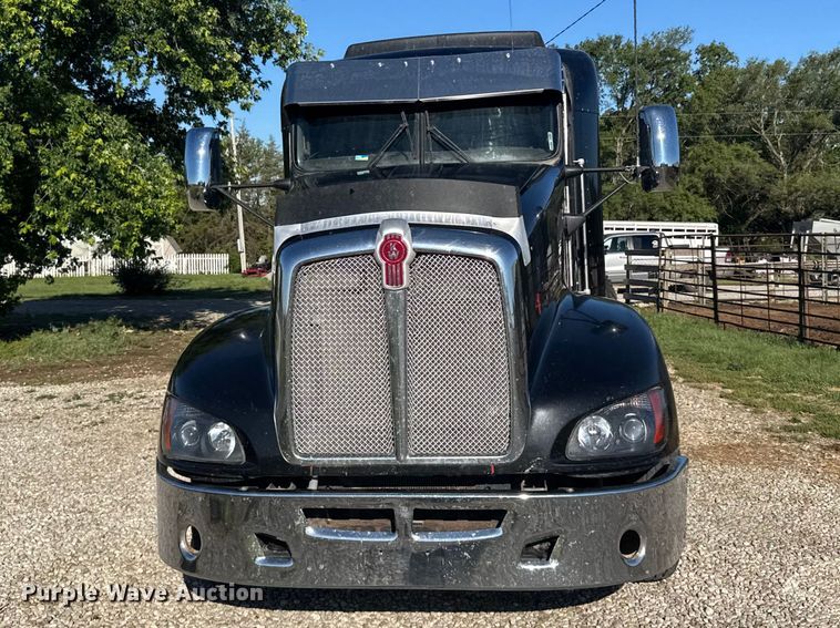 image for item FB7351 2017 Kenworth T660 semi truck