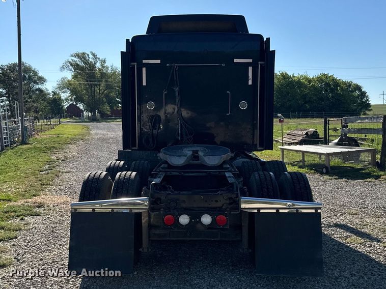 image for item FB7351 2017 Kenworth T660 semi truck