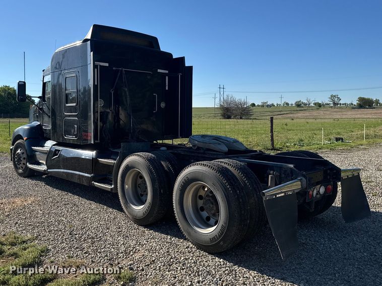 image for item FB7351 2017 Kenworth T660 semi truck