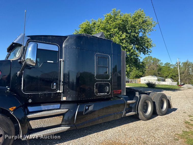 image for item FB7351 2017 Kenworth T660 semi truck