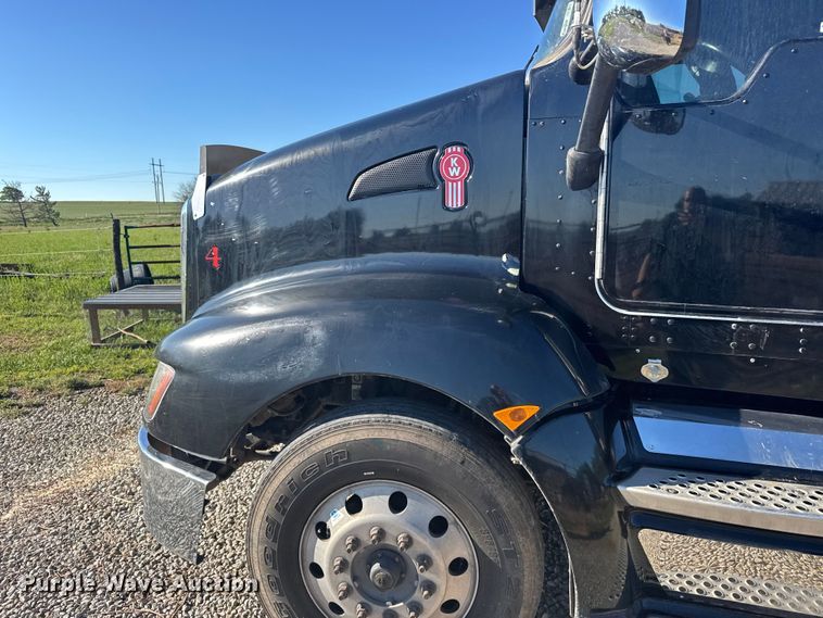 image for item FB7351 2017 Kenworth T660 semi truck