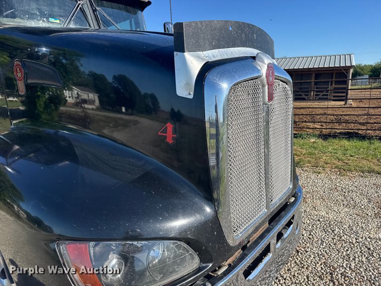 image for item FB7351 2017 Kenworth T660 semi truck