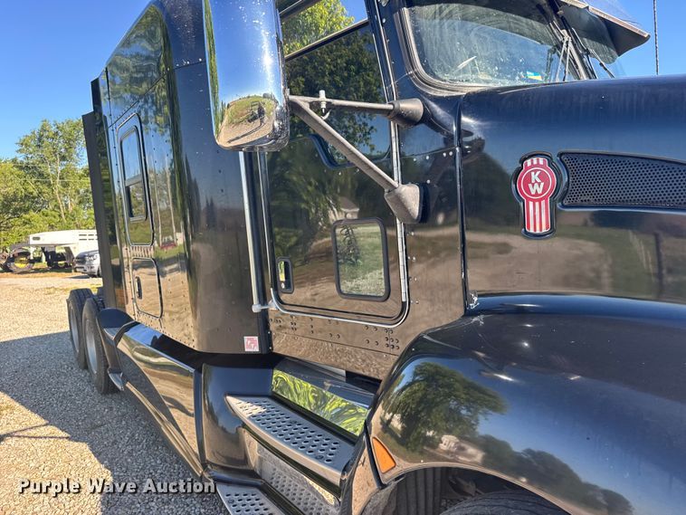 image for item FB7351 2017 Kenworth T660 semi truck