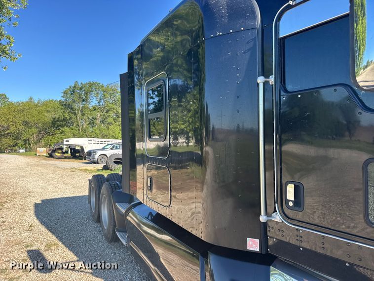image for item FB7351 2017 Kenworth T660 semi truck