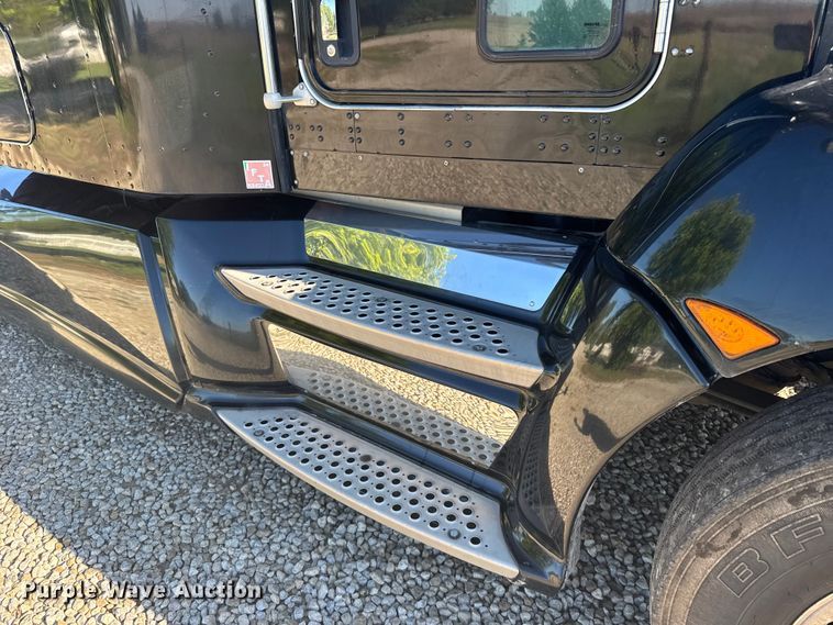 image for item FB7351 2017 Kenworth T660 semi truck