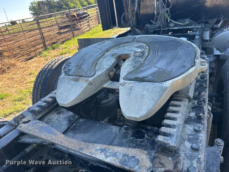 image for item FB7351 2017 Kenworth T660 semi truck
