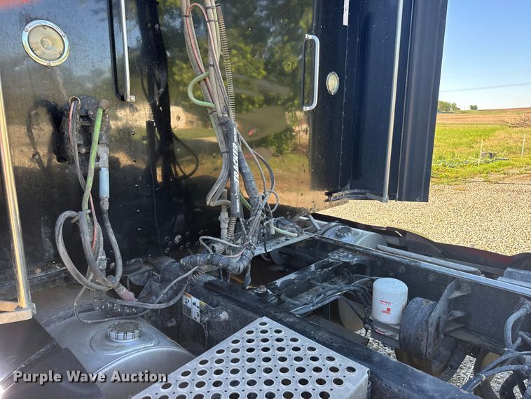 image for item FB7351 2017 Kenworth T660 semi truck