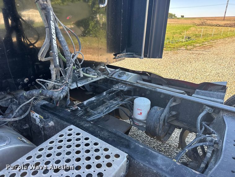 image for item FB7351 2017 Kenworth T660 semi truck