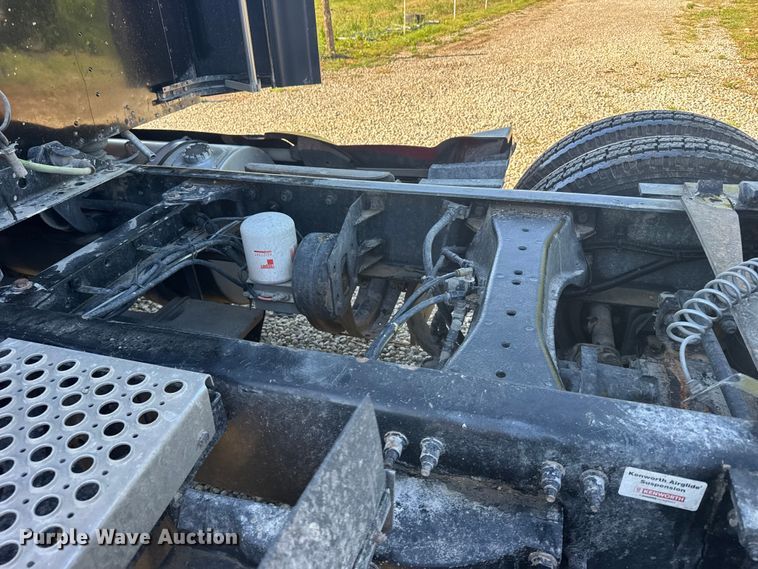 image for item FB7351 2017 Kenworth T660 semi truck