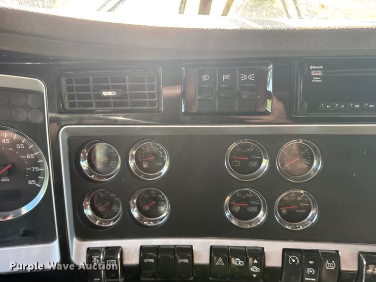 image for item FB7351 2017 Kenworth T660 semi truck