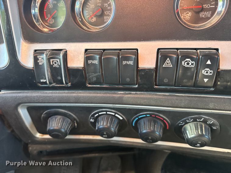 image for item FB7351 2017 Kenworth T660 semi truck