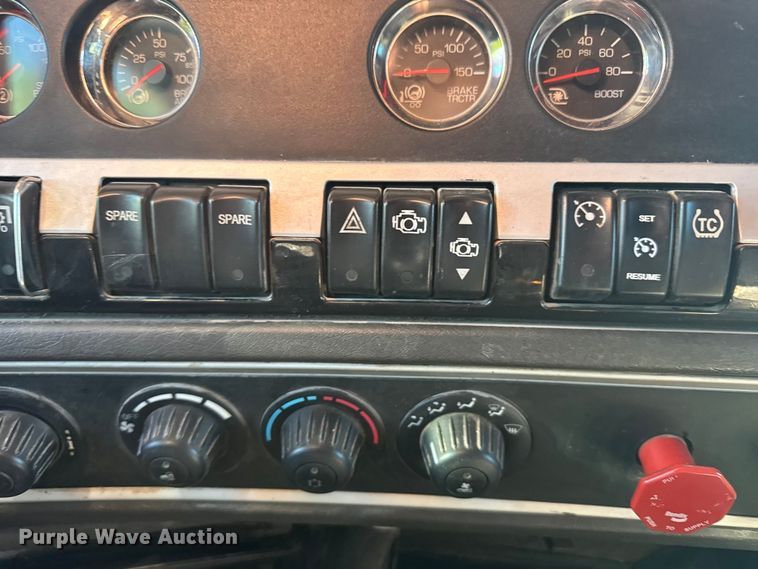 image for item FB7351 2017 Kenworth T660 semi truck