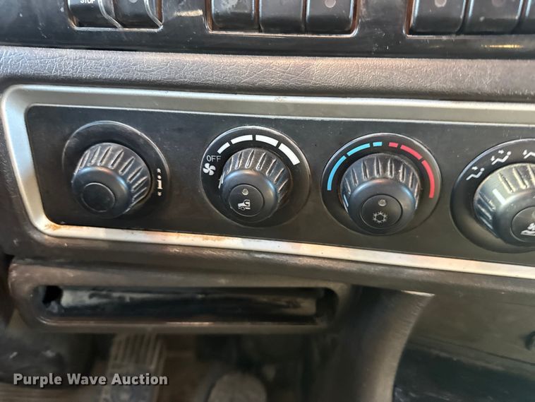 image for item FB7351 2017 Kenworth T660 semi truck