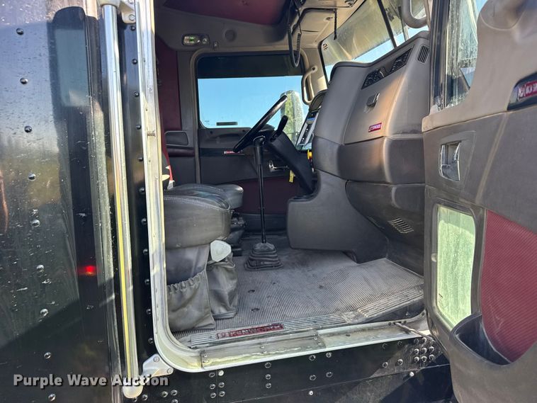 image for item FB7351 2017 Kenworth T660 semi truck