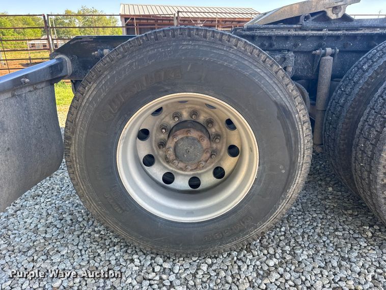 image for item FB7351 2017 Kenworth T660 semi truck