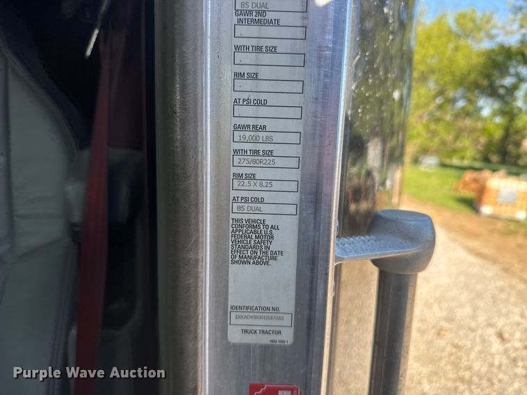 image for item FB7351 2017 Kenworth T660 semi truck