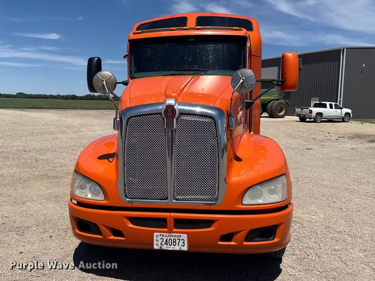 image for item FB7357 2014 Kenworth T660 semi truck