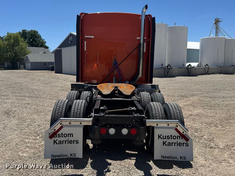 image for item FB7357 2014 Kenworth T660 semi truck