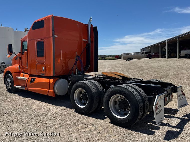 image for item FB7357 2014 Kenworth T660 semi truck