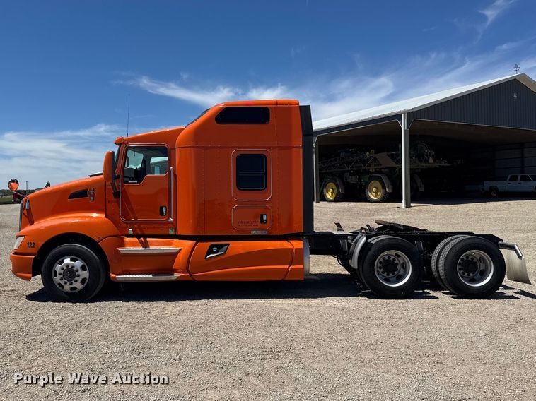 image for item FB7357 2014 Kenworth T660 semi truck