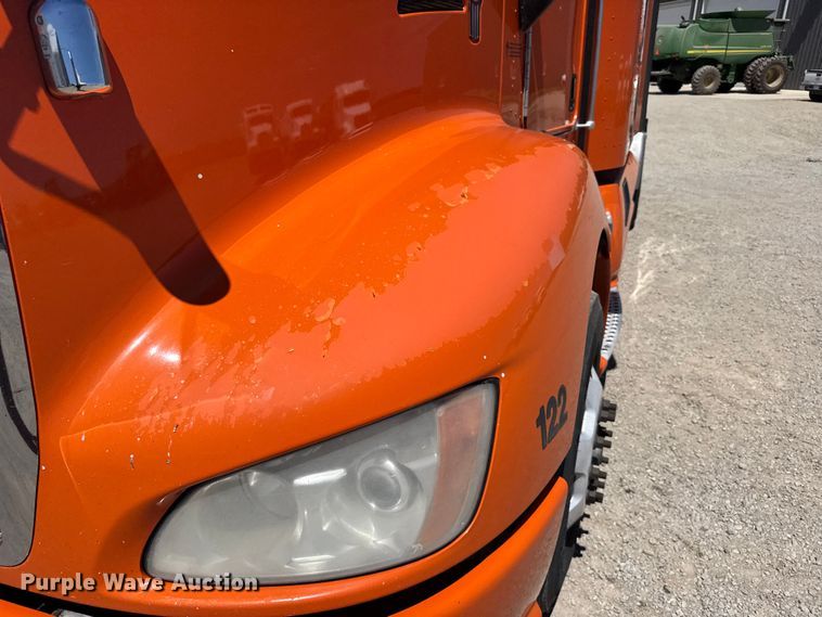 image for item FB7357 2014 Kenworth T660 semi truck