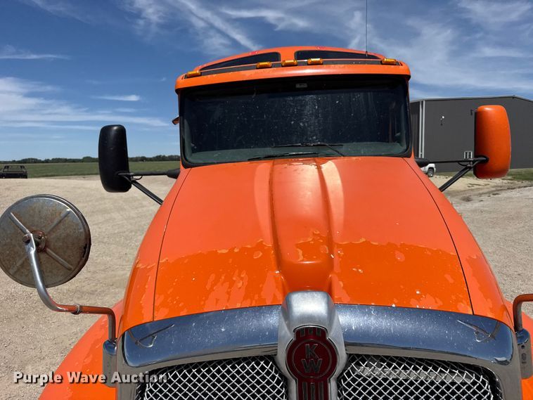 image for item FB7357 2014 Kenworth T660 semi truck
