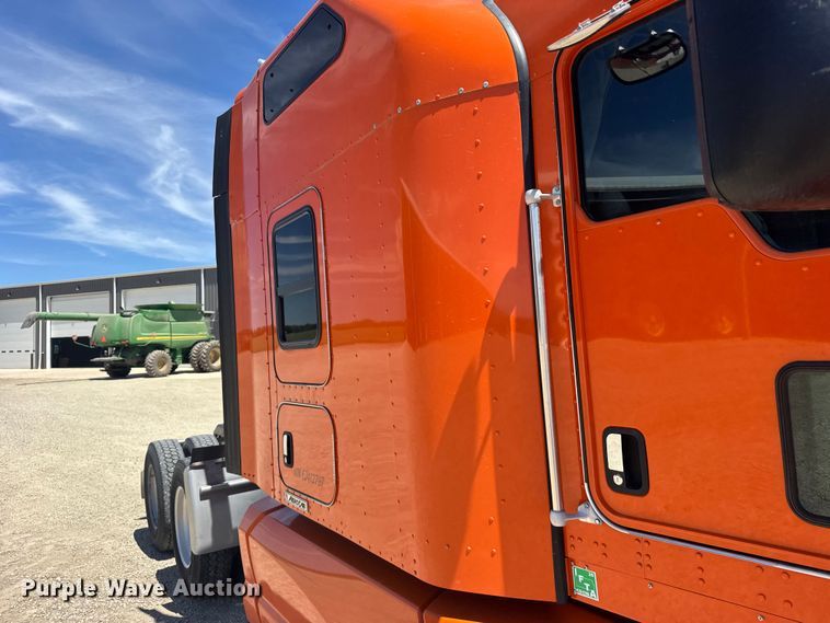 image for item FB7357 2014 Kenworth T660 semi truck