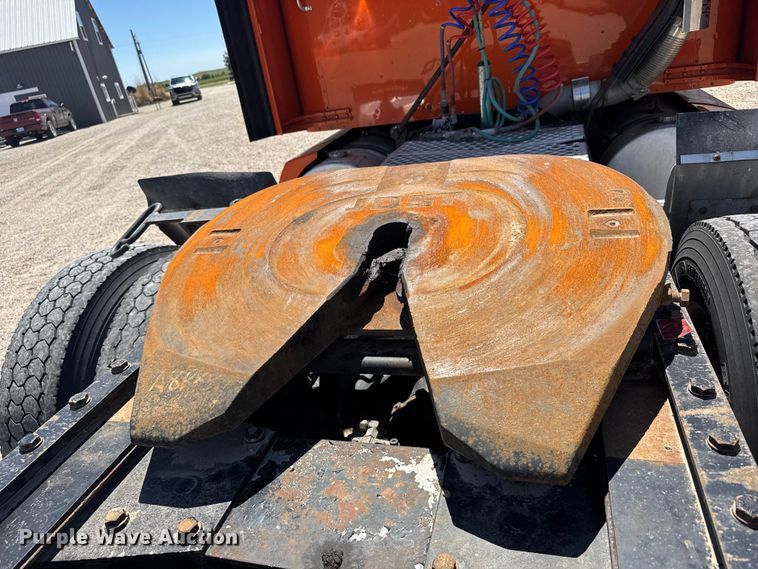 image for item FB7357 2014 Kenworth T660 semi truck