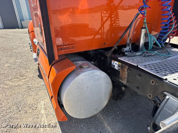 image for item FB7357 2014 Kenworth T660 semi truck