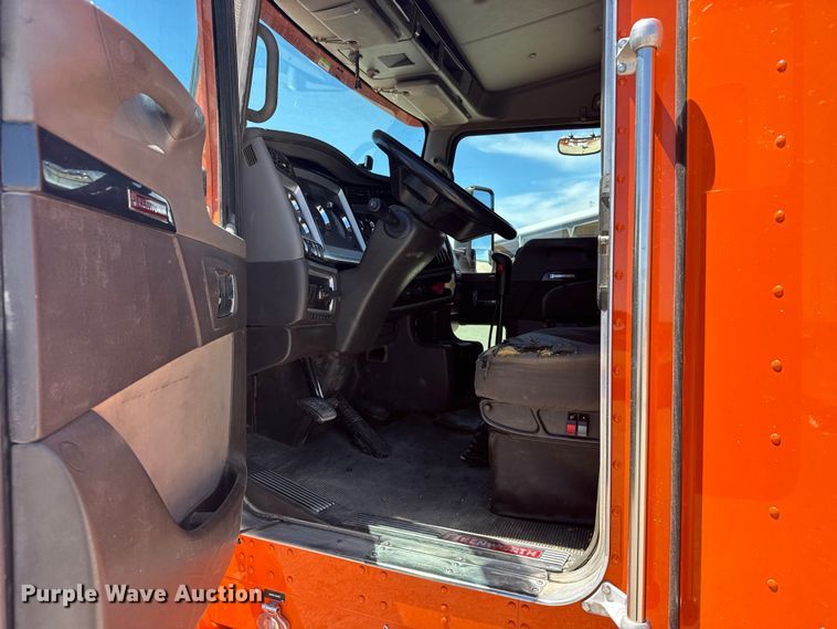 image for item FB7357 2014 Kenworth T660 semi truck