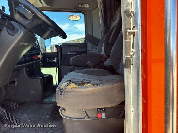 image for item FB7357 2014 Kenworth T660 semi truck