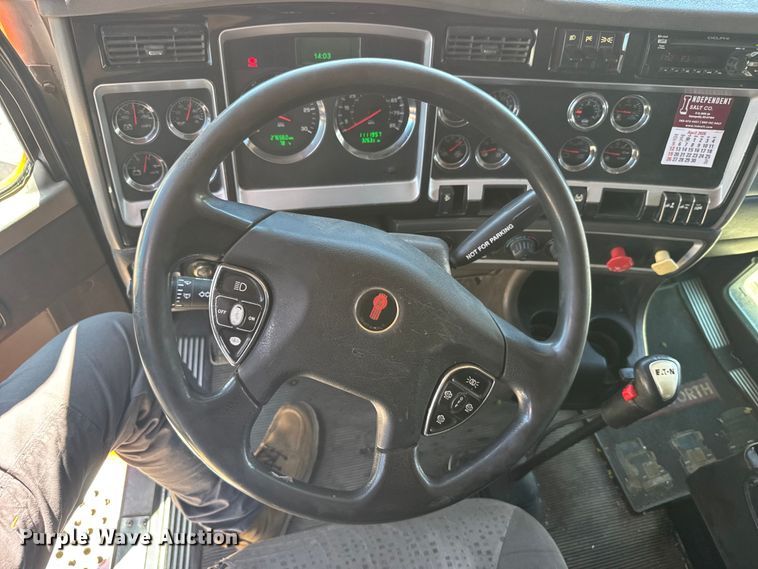 image for item FB7357 2014 Kenworth T660 semi truck
