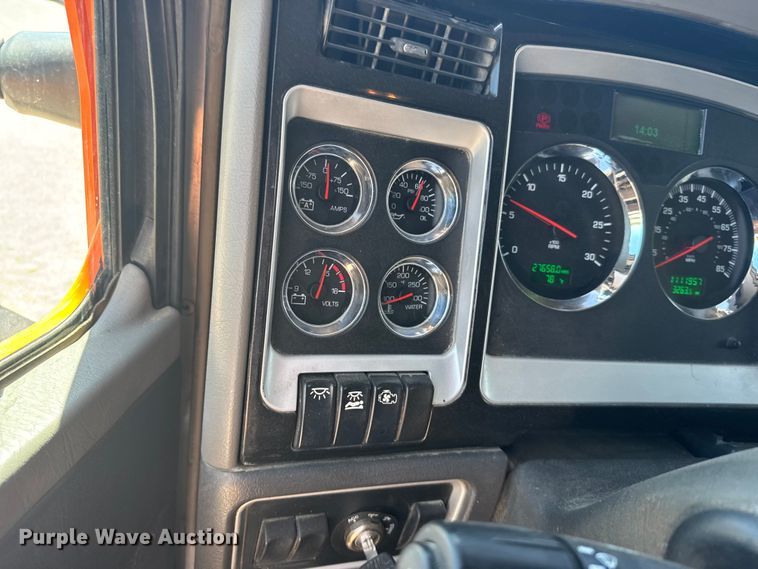 image for item FB7357 2014 Kenworth T660 semi truck