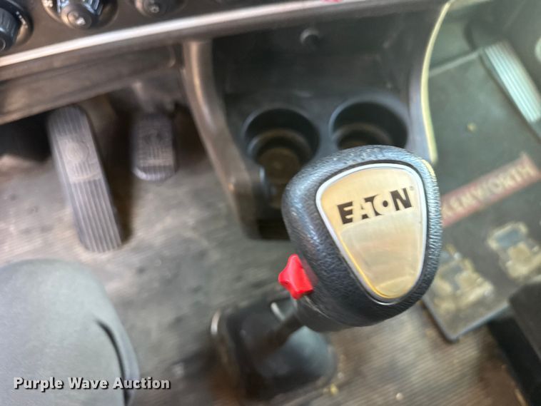 image for item FB7357 2014 Kenworth T660 semi truck