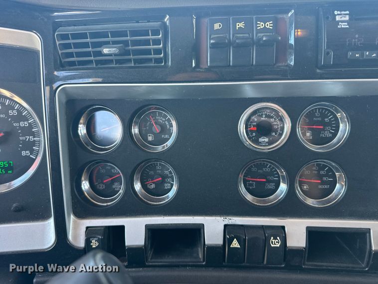 image for item FB7357 2014 Kenworth T660 semi truck