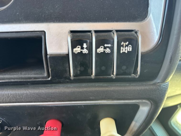 image for item FB7357 2014 Kenworth T660 semi truck